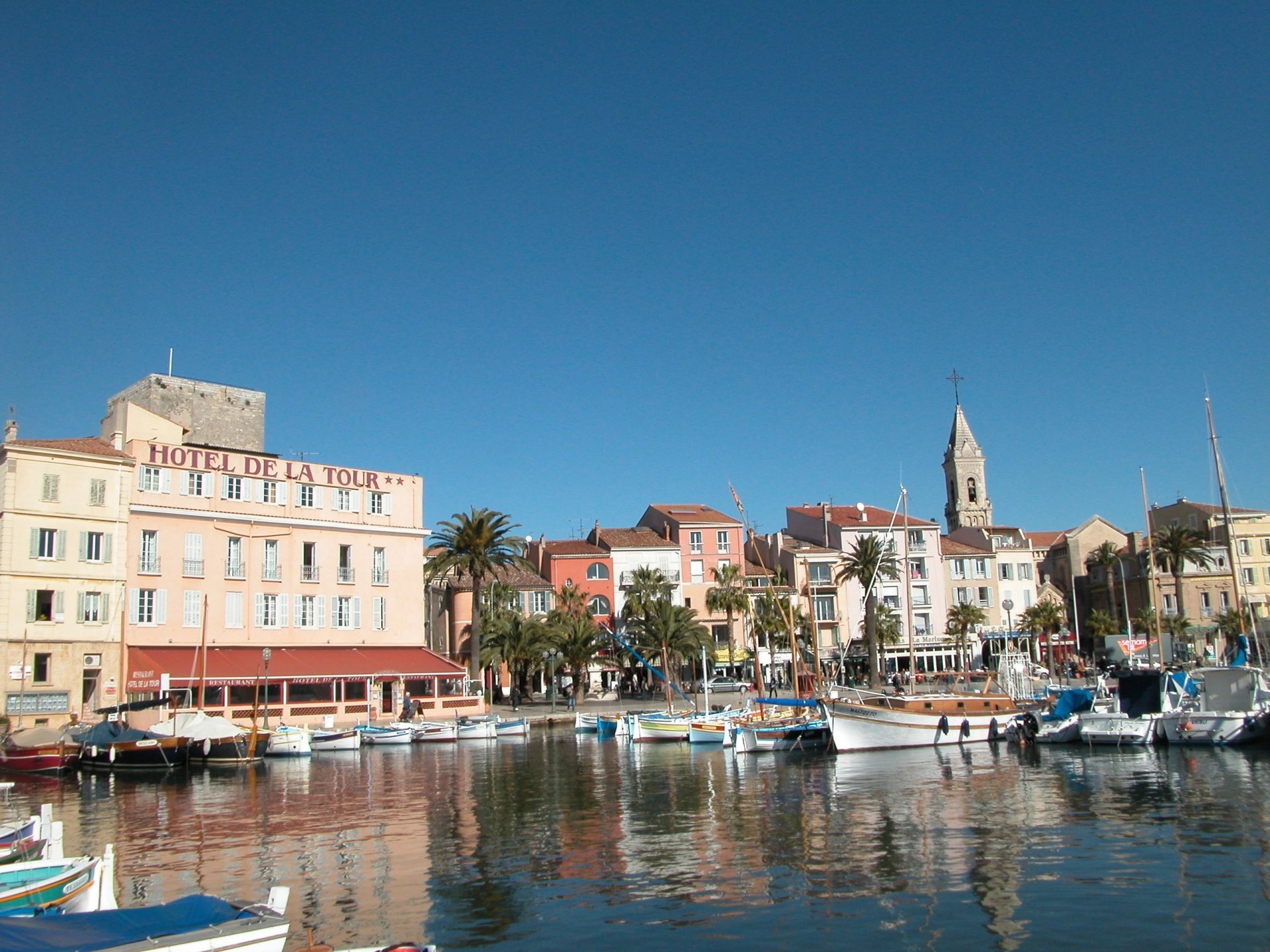 Port et centre ville de Sanary-sur-Mer
