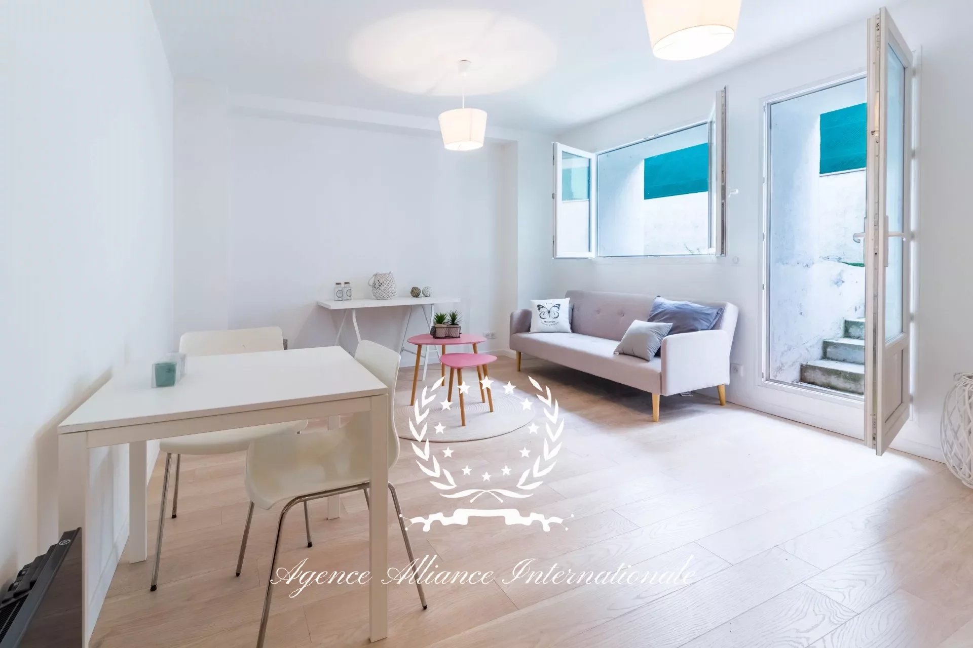 2 room apartment with terrace Cannes Haut Petit Juas