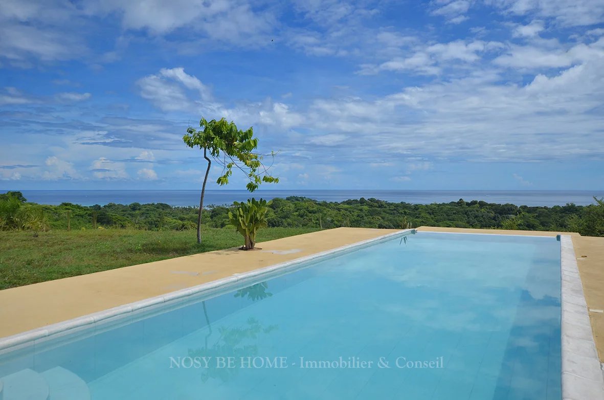 Villa sur colline avec vue panoramique océan