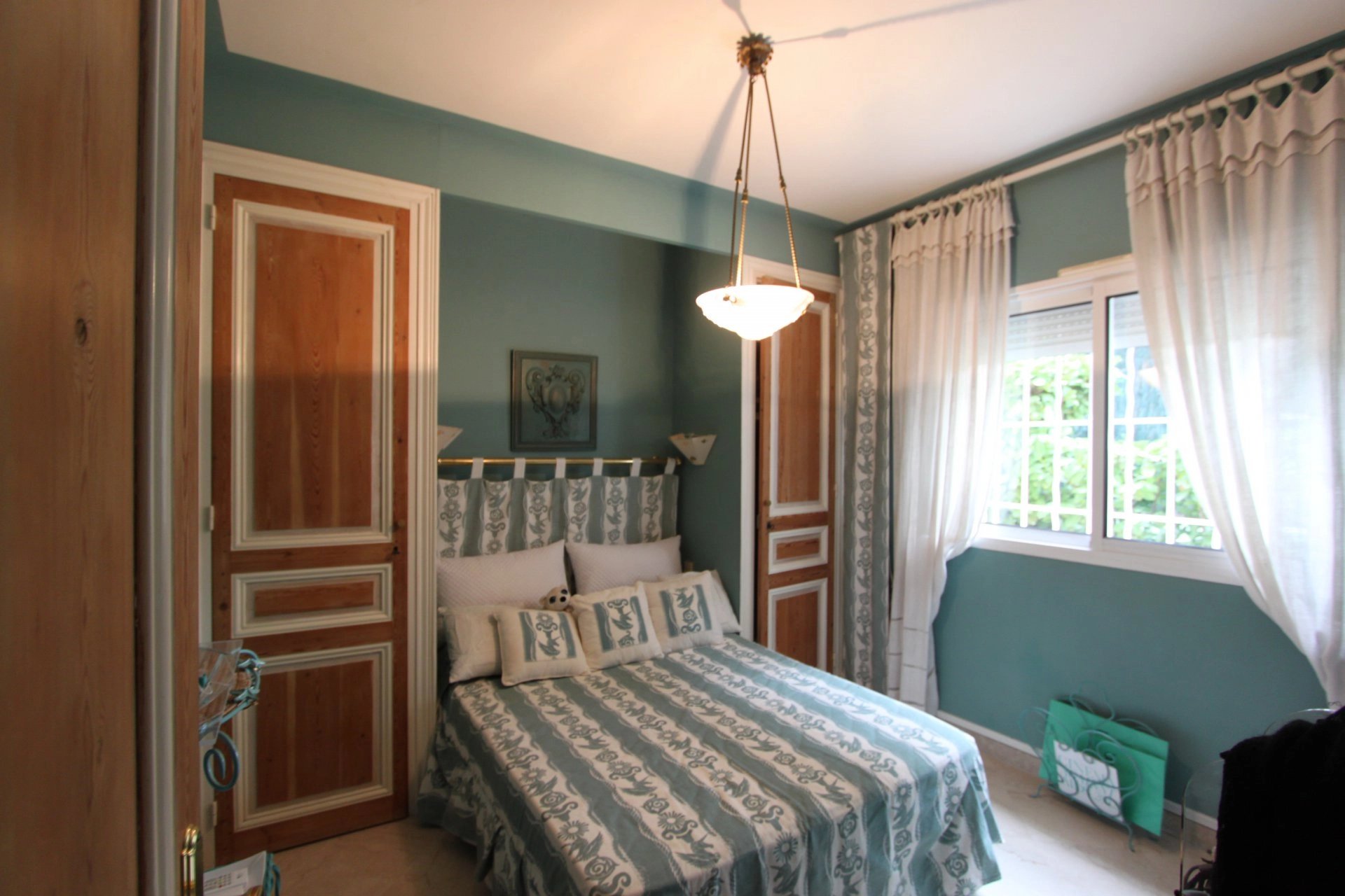 Bedroom, natural light, carpet