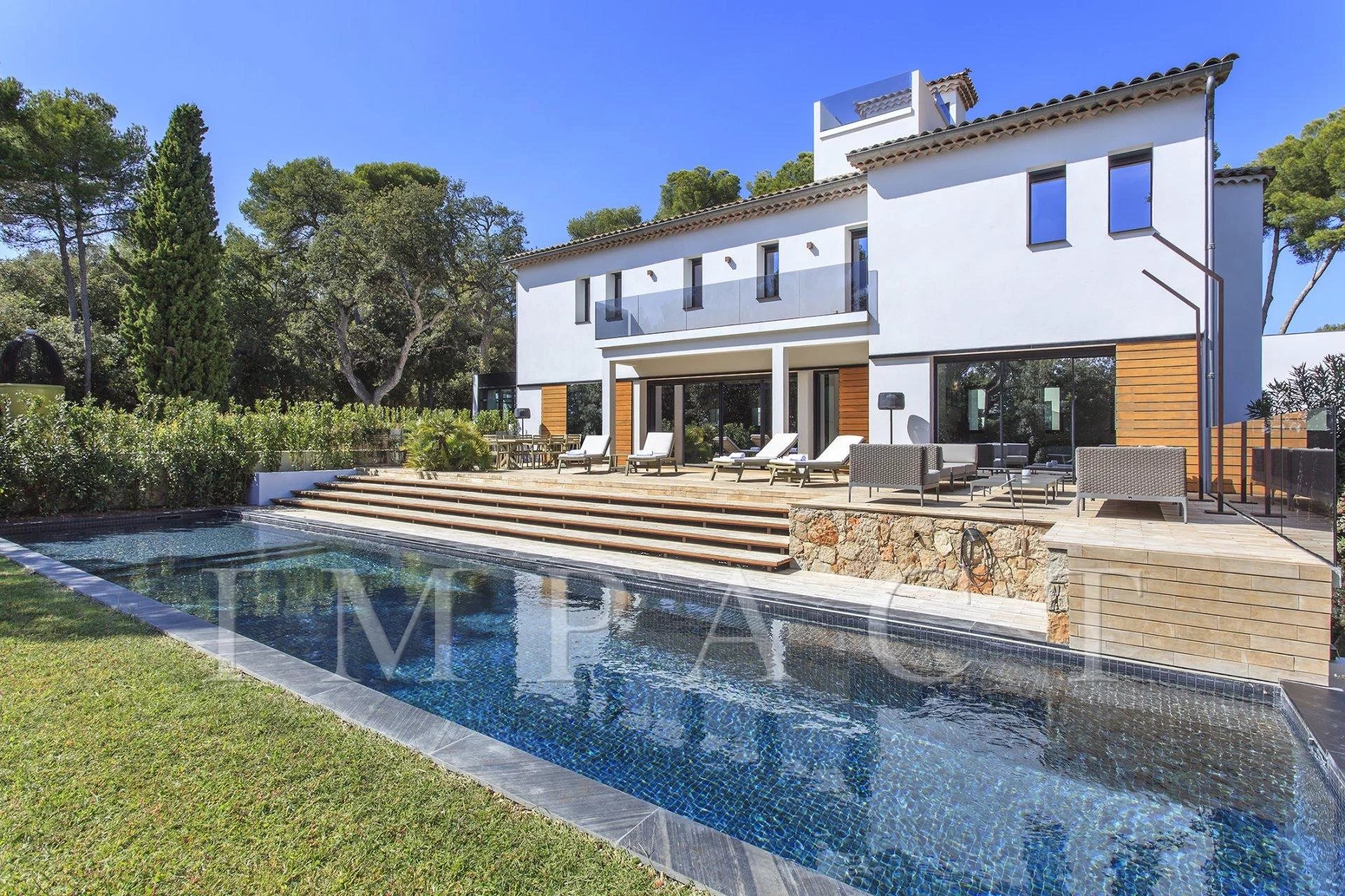 Superb residence to rent in Antibes