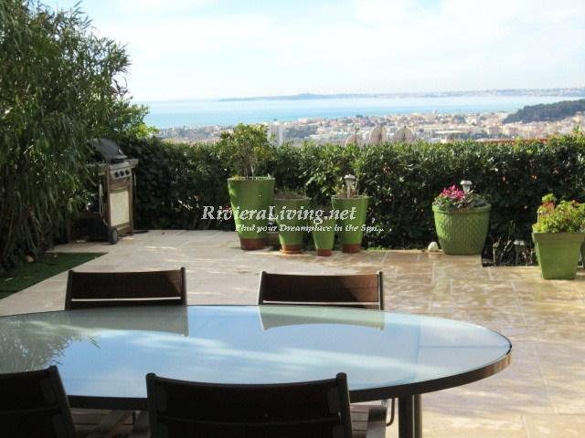 NICE --- Trevlig villa i Nice med underbar havsutsikt i stängd domän med stor pool. Lämplig för max 8 personer