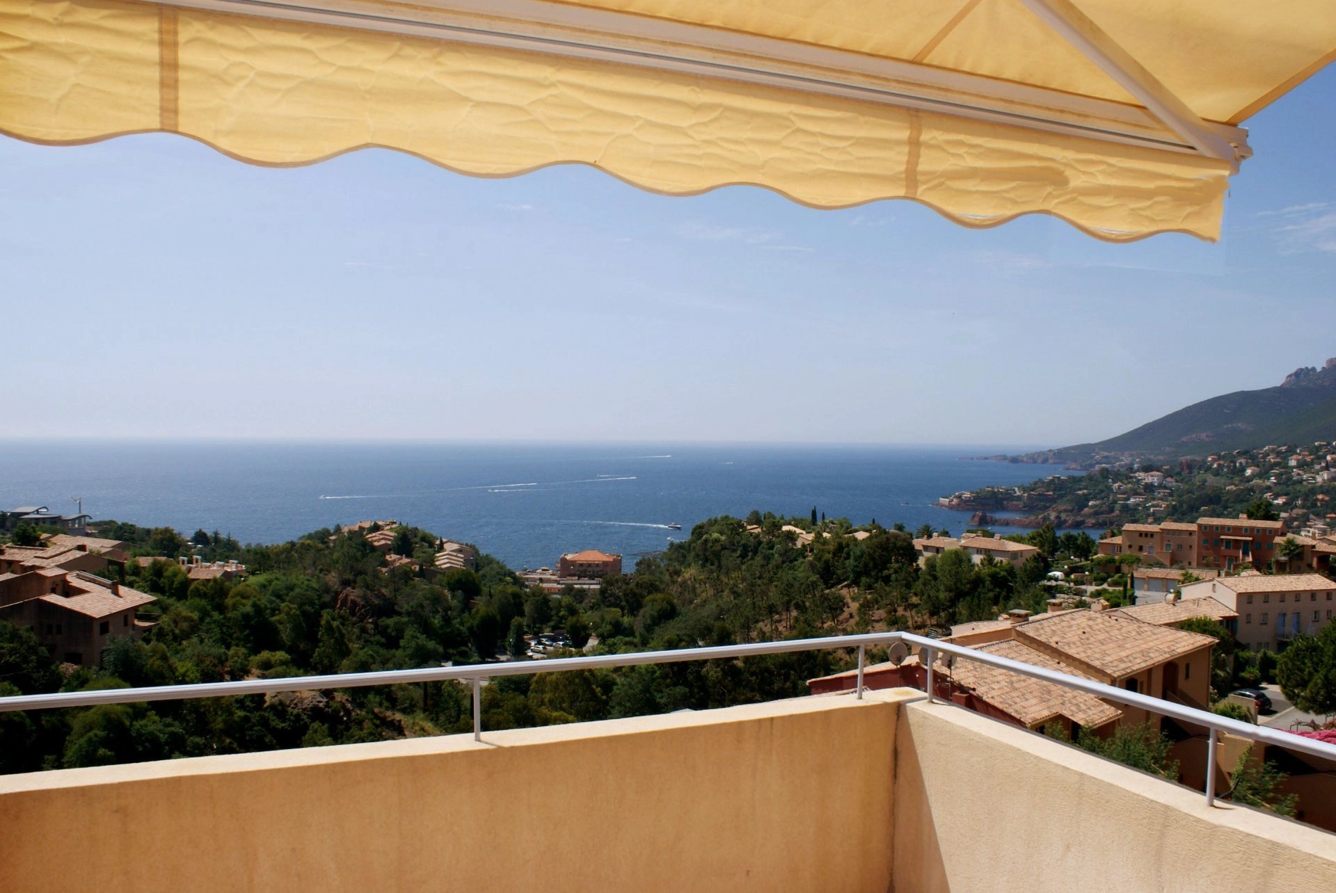 Villa jumelée  3 pièces (4 couchages)  cuisine  2 terrasses avec belle vue mer  * ROVI 12 *