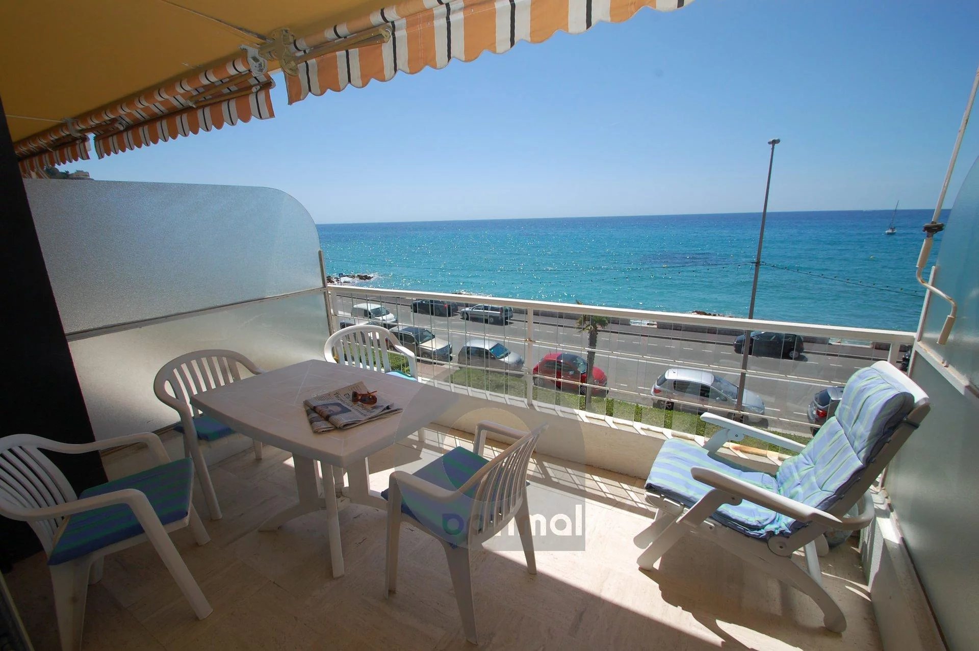 Beautiful and new 3rooms apartment facing sea with terrace and garage