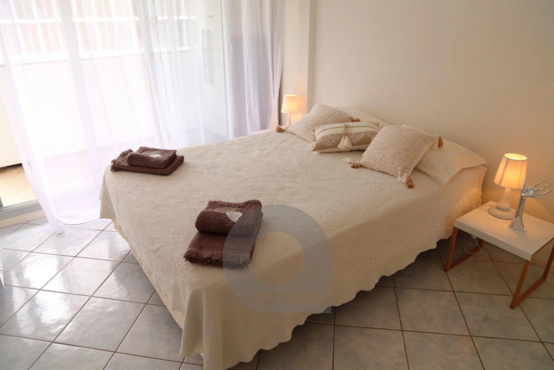 Quiet and beautiful 2 rooms with pool and parking close to the sea