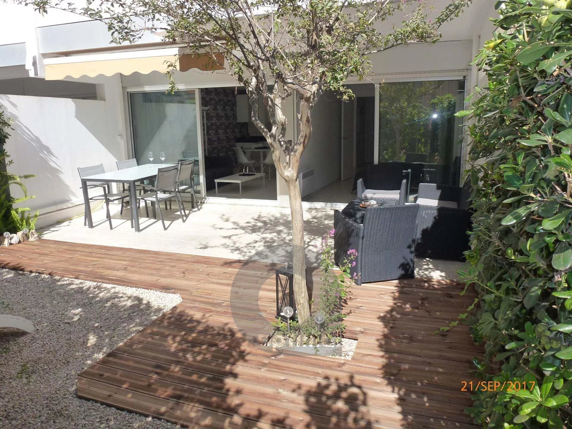 Quiet 2rooms with terrace, little garden and swiming pool