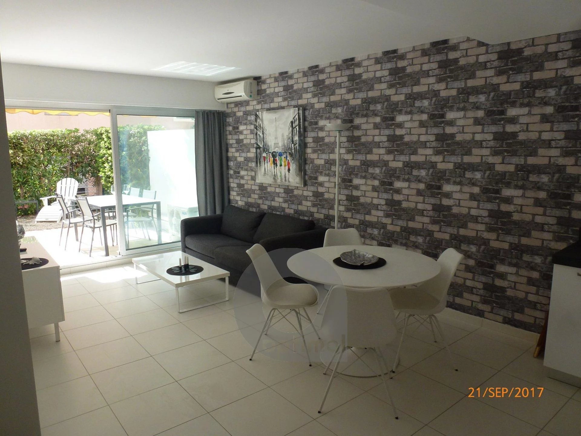 Quiet 2rooms with terrace, little garden and swiming pool