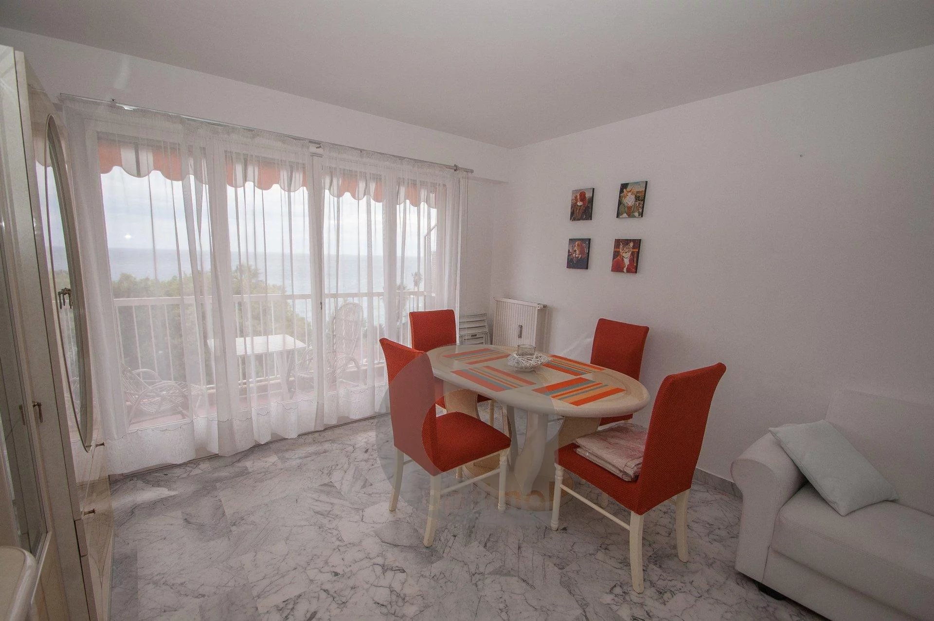 2rooms for 5 persons in front of the sea with parking lot and terrace in quiet place