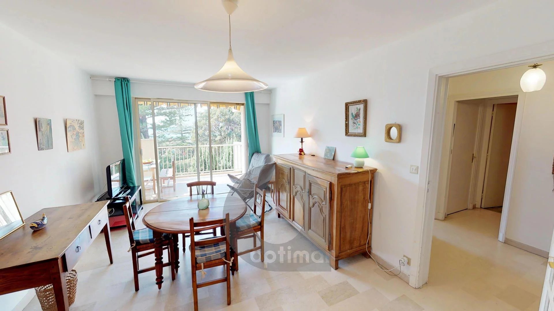 Big and quiet 2rooms apartment at 5min to the sea with terrace and private parking