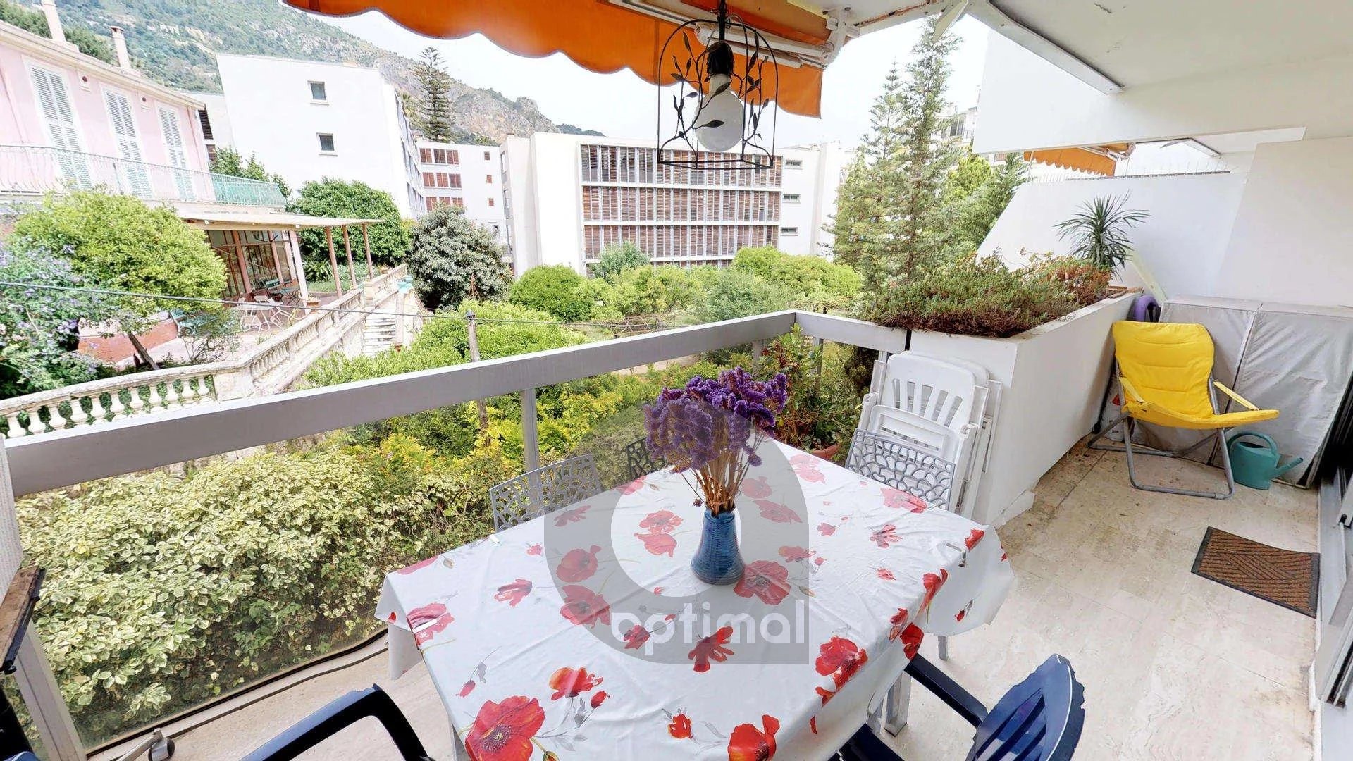 Quiet 2 rooms at the 2nd floor with terrace and private parking in residence with swiming pool