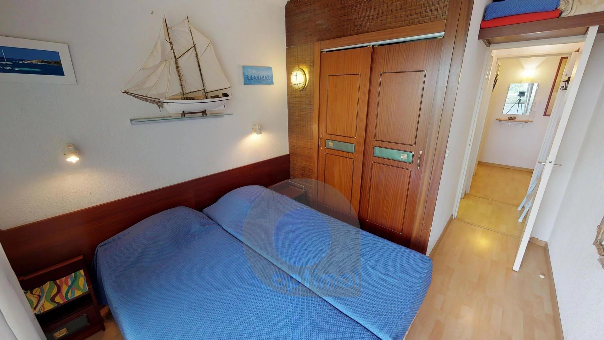 Quiet 2 rooms at the 2nd floor with terrace and private parking in residence with swiming pool