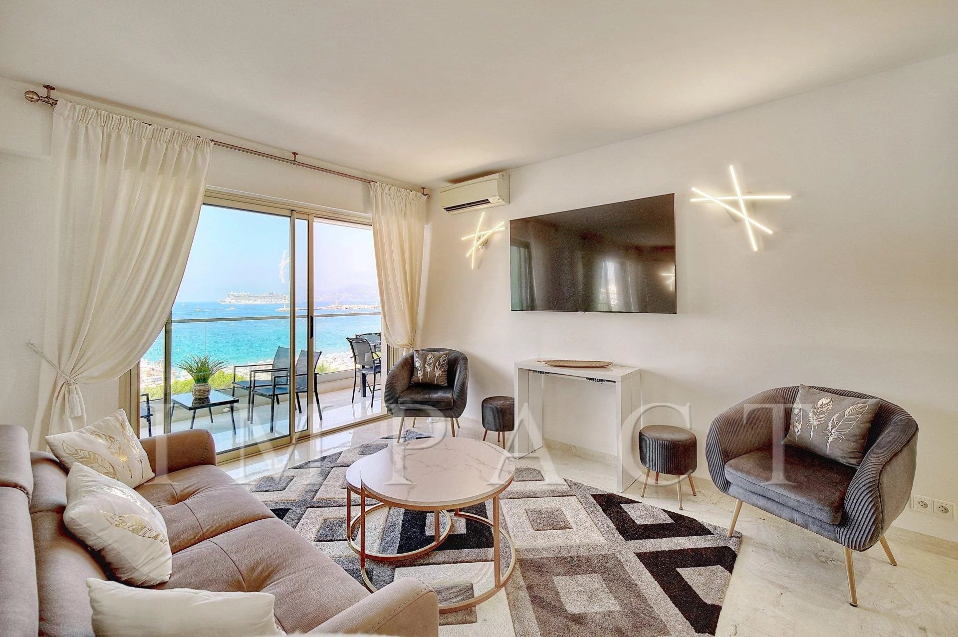 Appartement terrasse vue panoramique mer à louer Cannes 