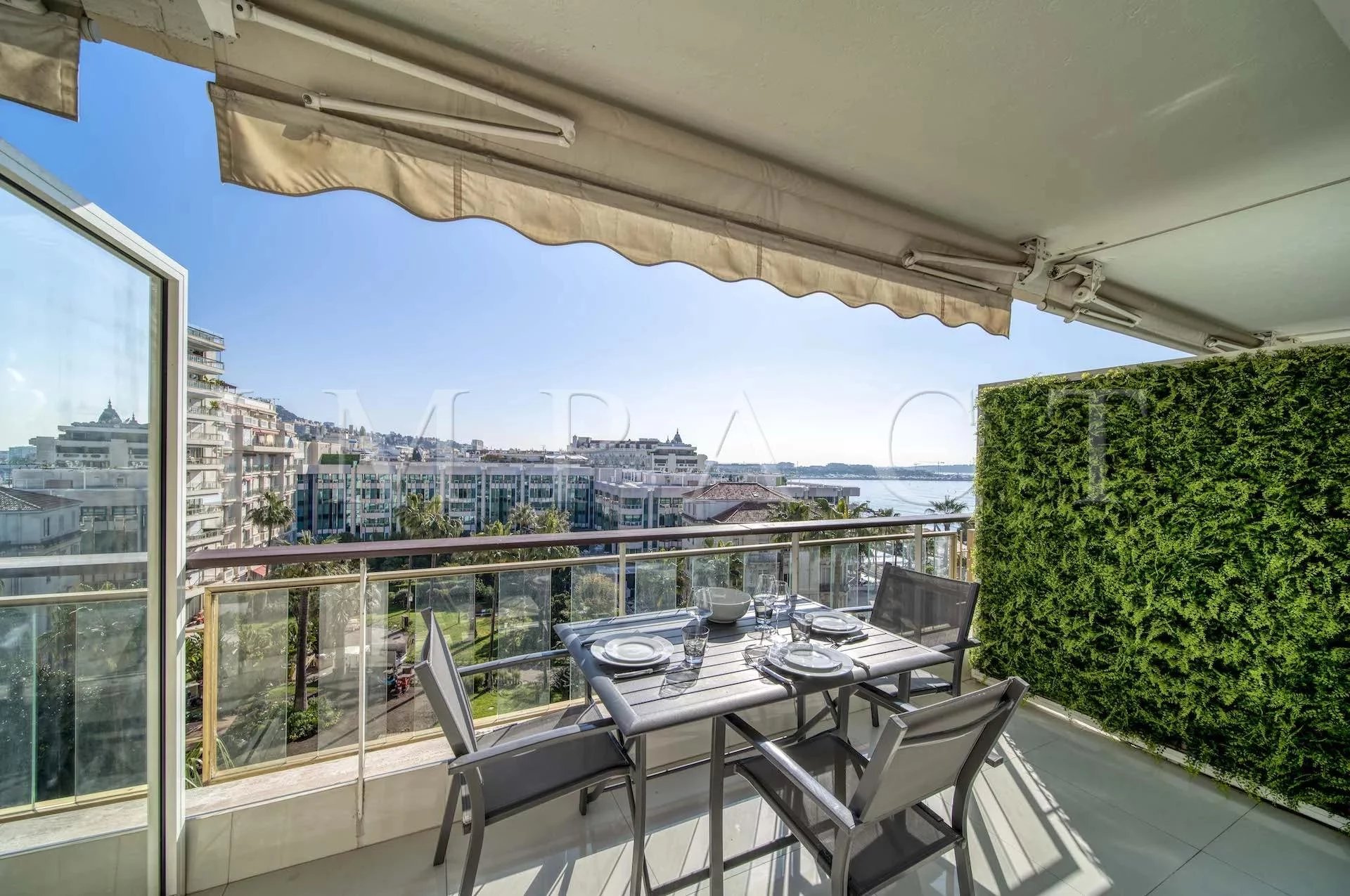 Cannes Croisette apartment renovated sea view for sale
