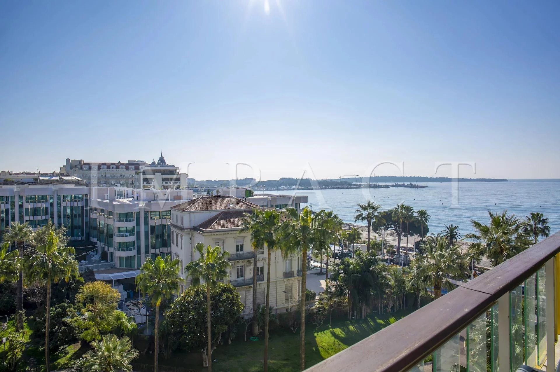 Cannes Croisette appartement rénové vue mer