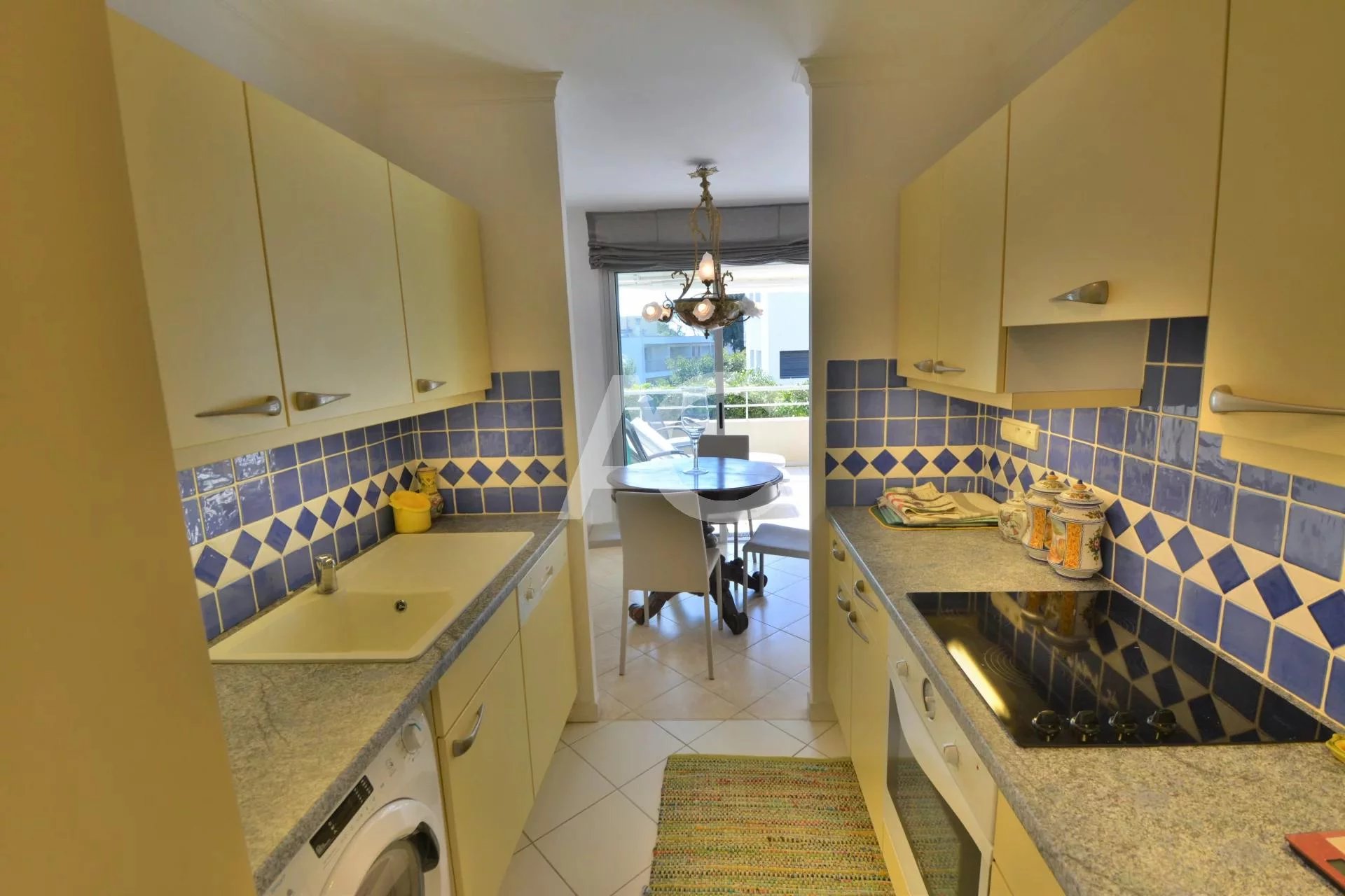SOLE AGENT - 2 bedroom apartment - Luxury residence - Close to the beach