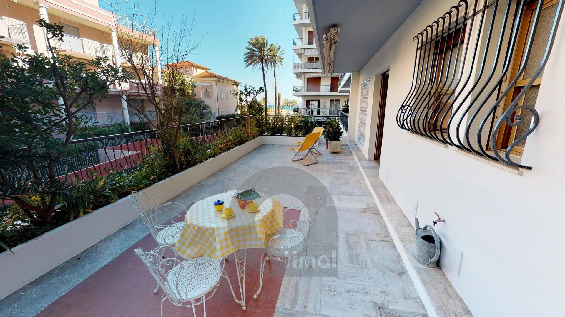Beautiful 2 rooms apartment with big terrace and garage close to the sea and center