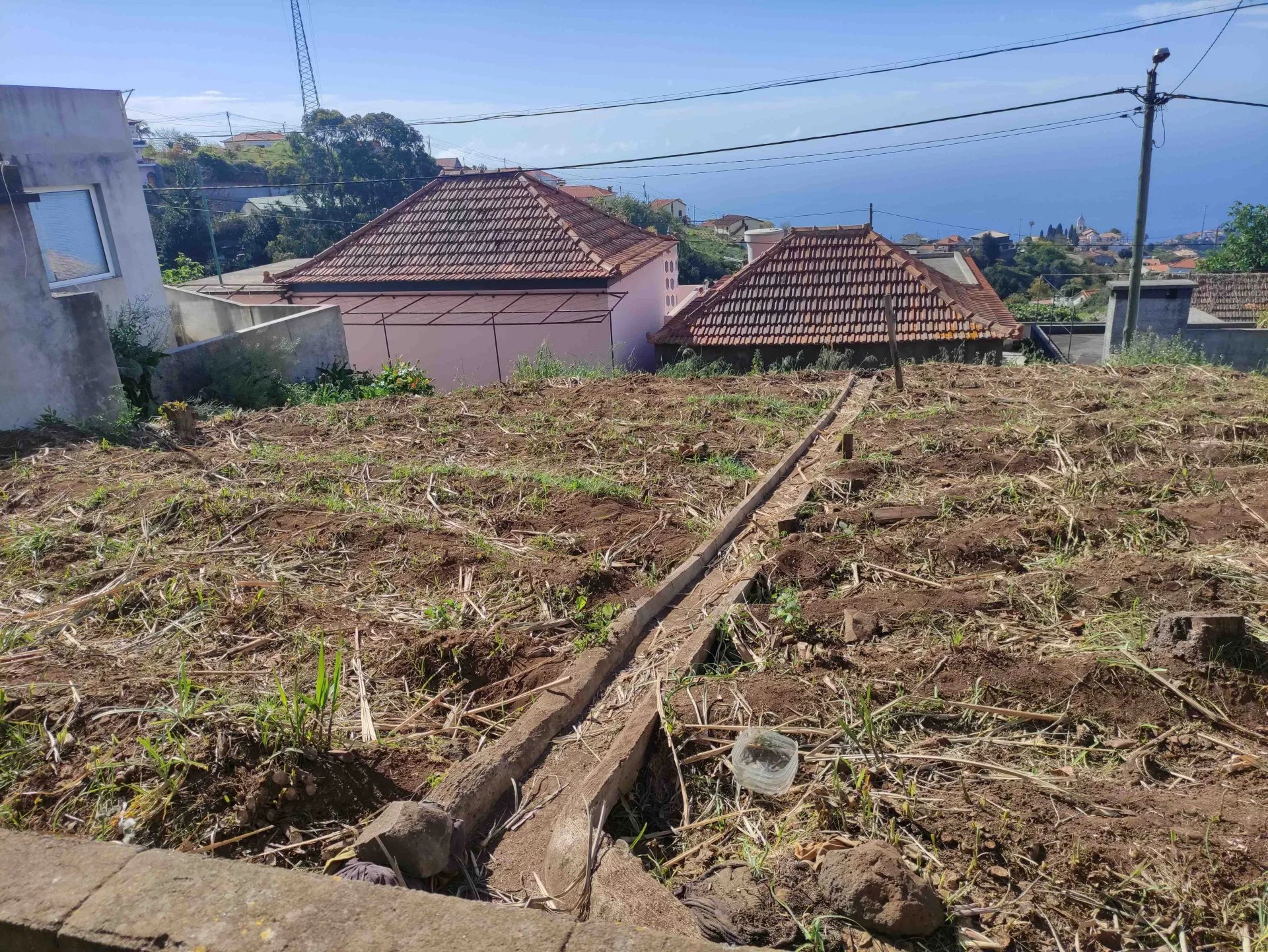 Set of 2 T2 Houses of 50m2 to Renovate, Ideal for a Project of Hollyday Homes with a Fantastic Sea View in Ponta do Sol.