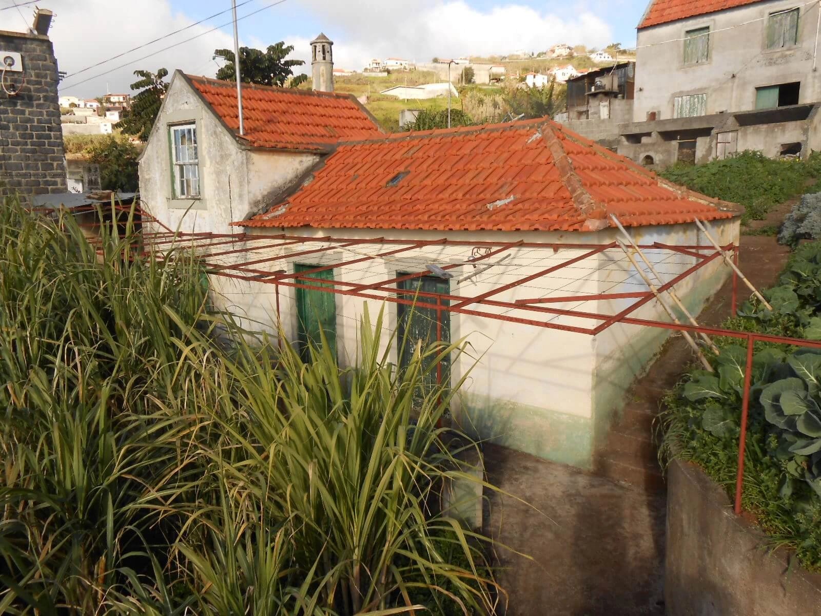 Set of 2 T2 Houses of 50m2 to Renovate, Ideal for a Project of Hollyday Homes with a Fantastic Sea View in Ponta do Sol.