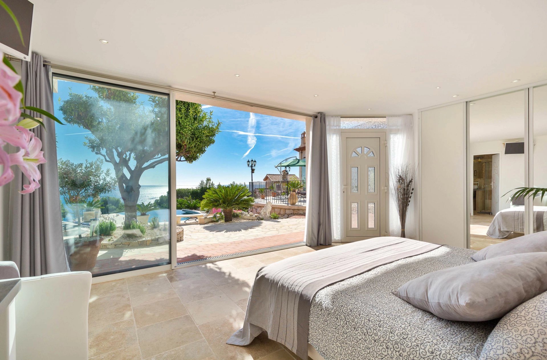 2234377-Villa provençale de bon goût de 5 chambres avec vue panoramique et piscine