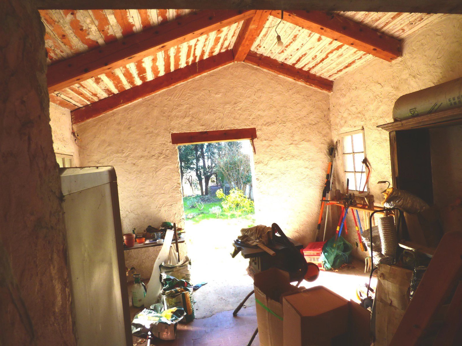 Дом на продажу в коммуне Сен-Поль-де-Ванс с панорамным видом на деревню.