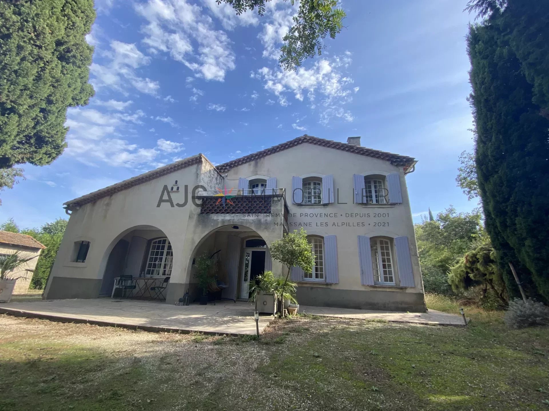 MAS 3 CHAMBRES - JARDIN ET GARAGE