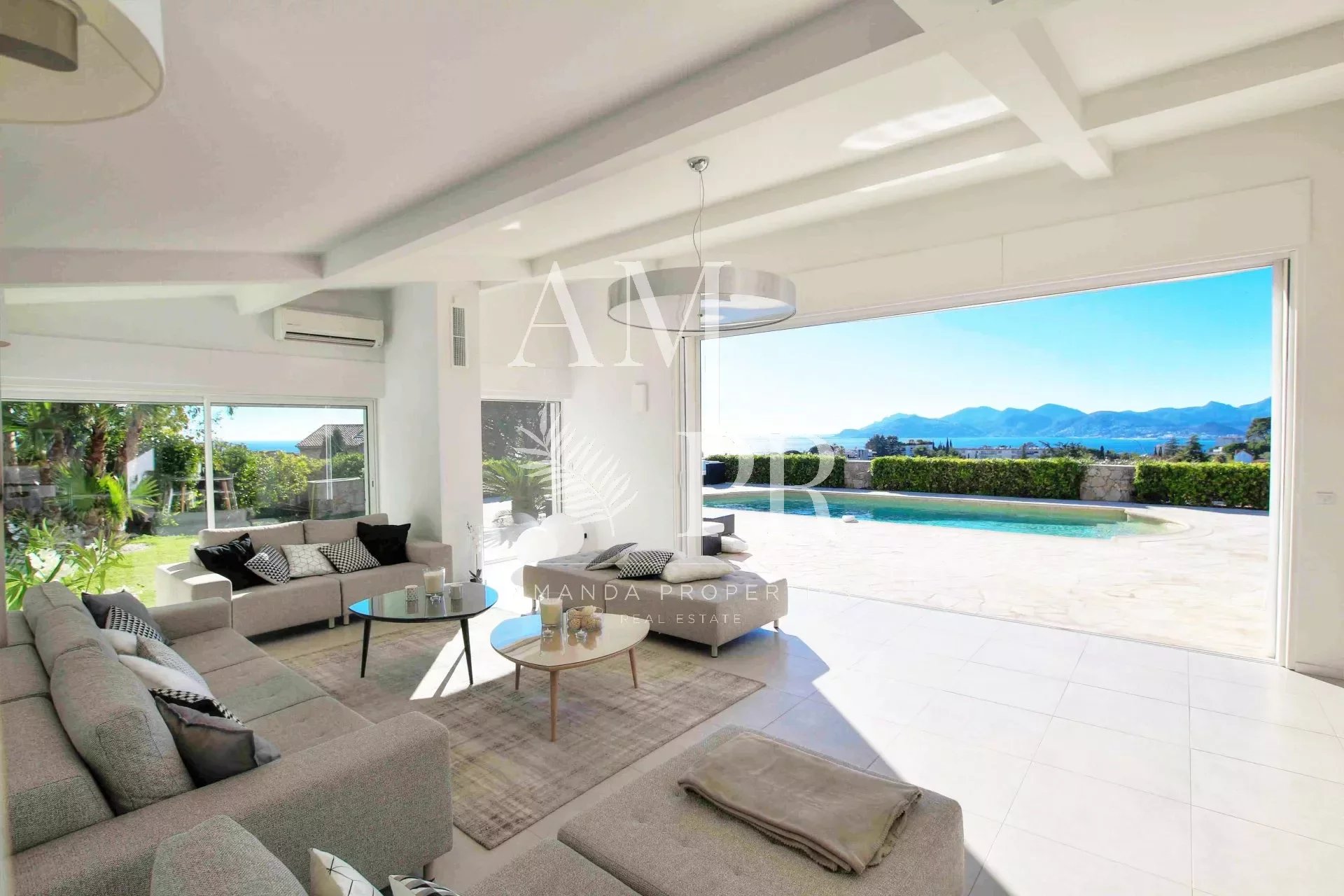 Cannes Croix des Gardes - Contemporary Villa of 300sqm - Panoramic Sea View - 12 People