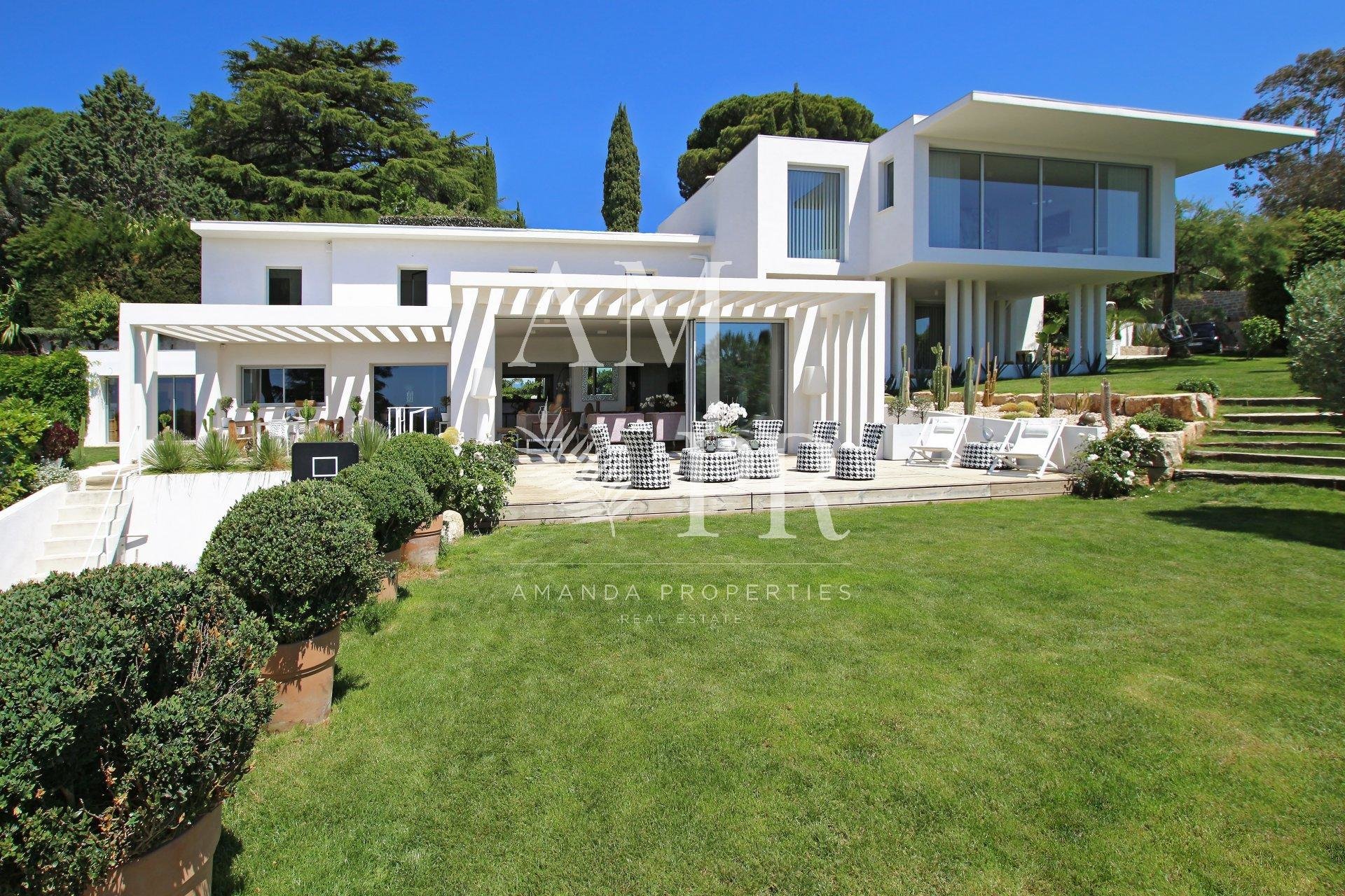 Cannes - Croix des gardes - Villa Contemporaine Haut Standing Panoramique Vue mer - Congrès / Vacances  -  10 Personnes
