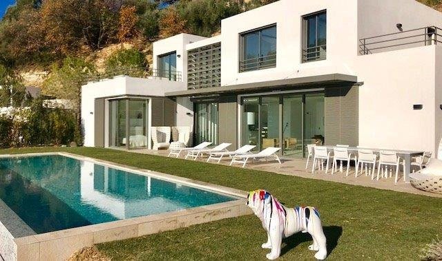 2360089-Villa moderne sur Nice