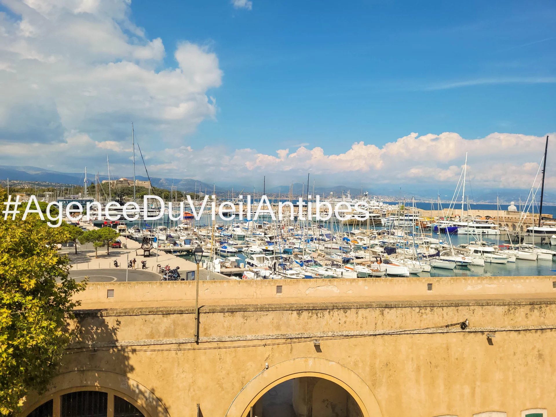 Old Antibes 3/4p to rent furnished from December to May 2023
