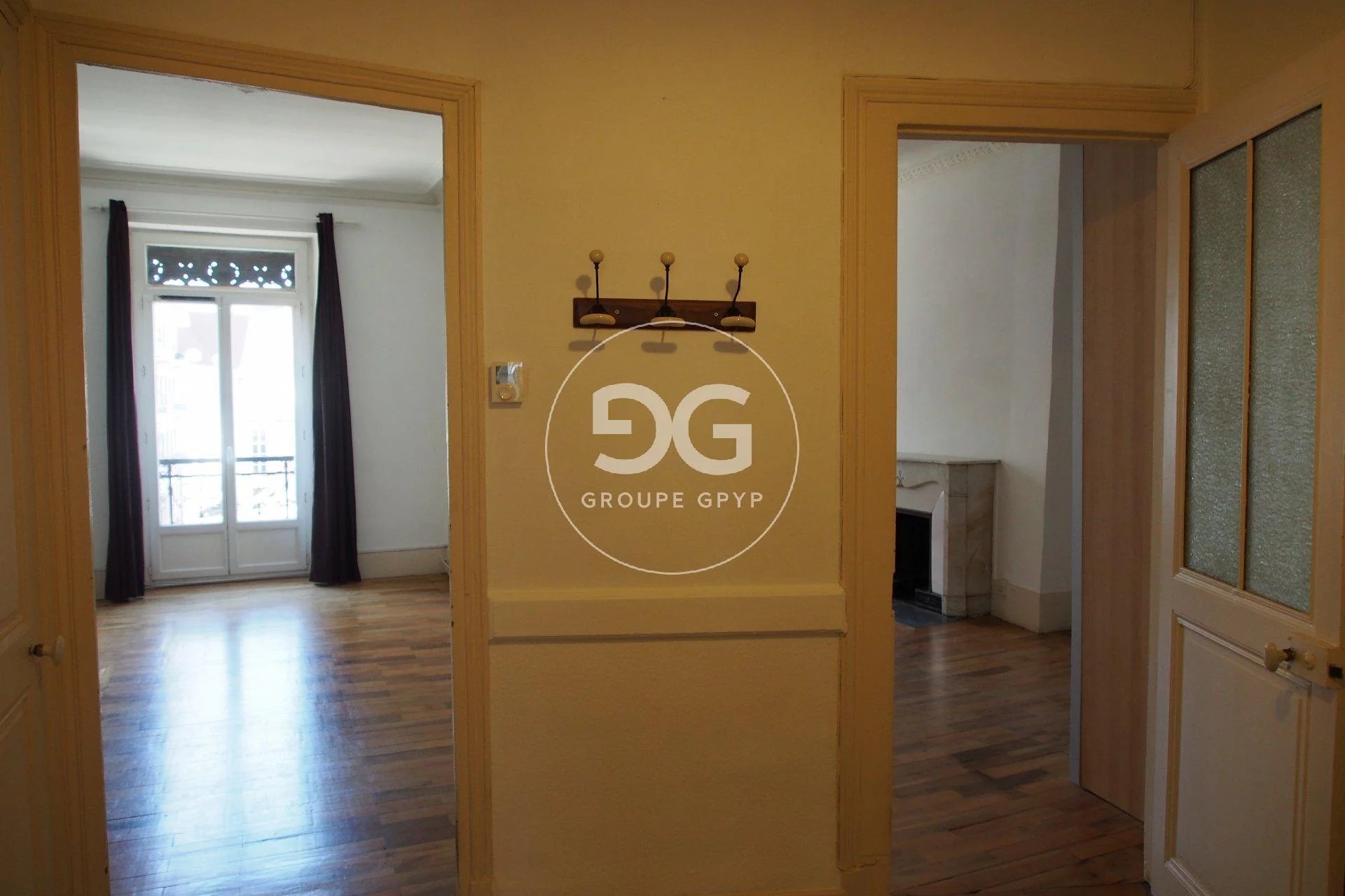 Large 60.11m², one bedroom apartment in central Grenoble