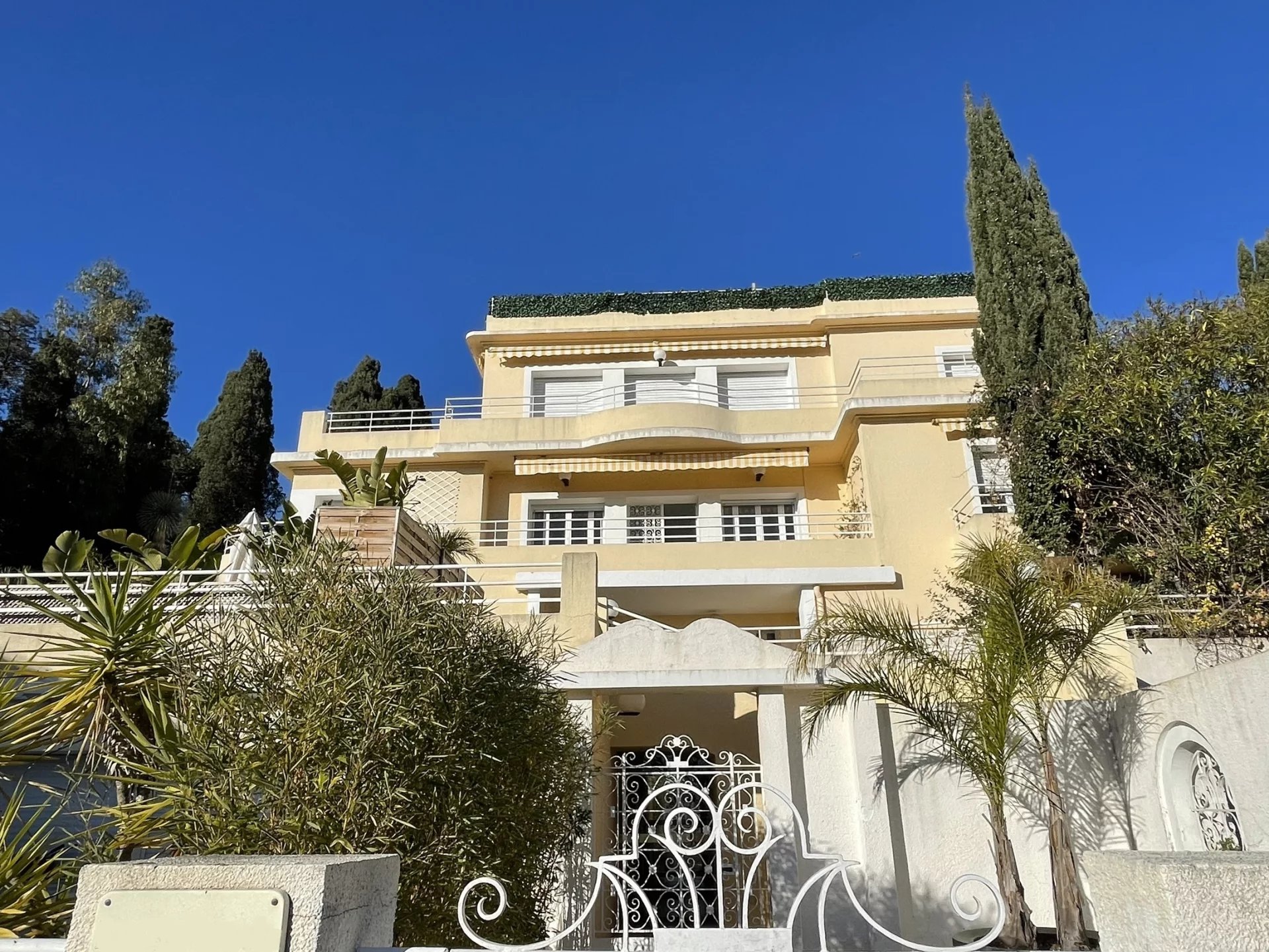 CANNES APPARTEMENT 3 P  VUE MER ,JARDIN SUSPENDU