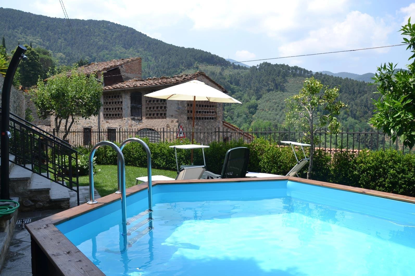ITALY, TUSCANY, LUCCA, HOUSE WITH POOL,  6 PERSONS