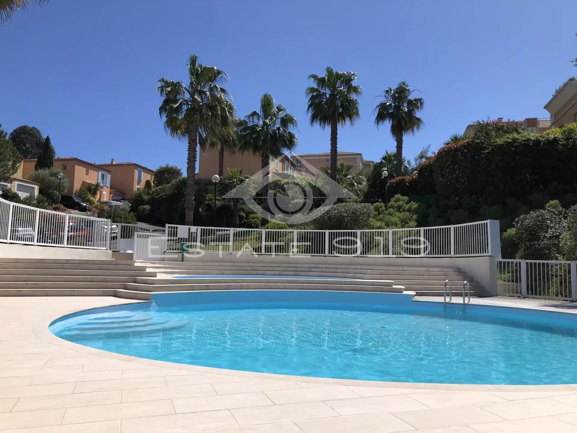 Cannes Croix des Gardes, 2 P terrasse, piscine