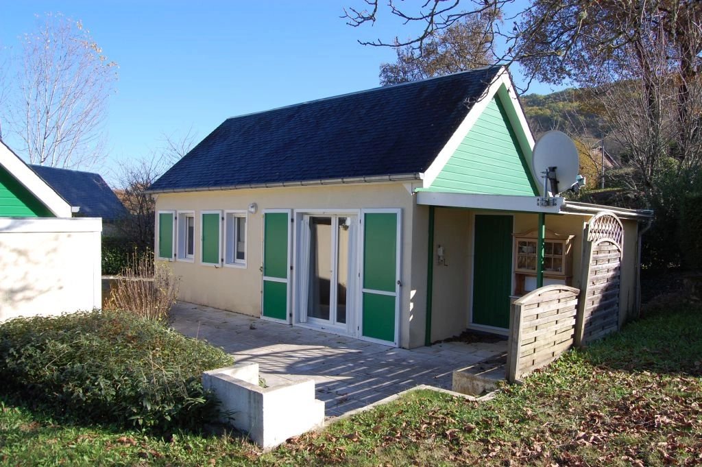 CORREZE - Near Brive, nice bungalow on 237 m2 in small park at lakeshore