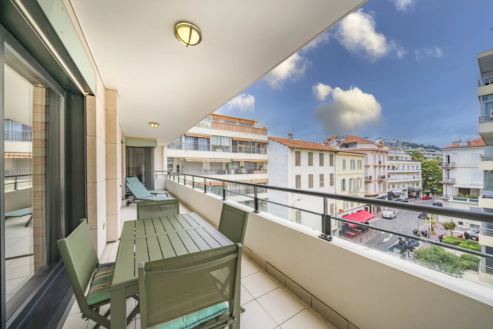 Rental apartment Cannes center next to Croisette and convention center