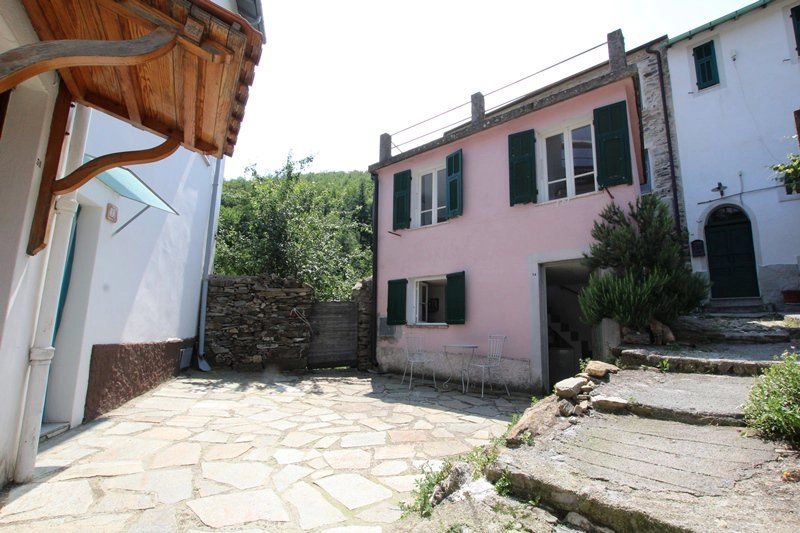 A summer house in Carpasio