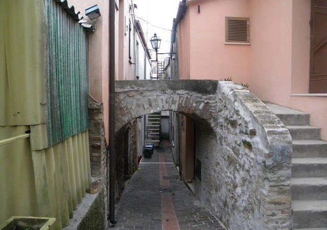 Townhouse in historical center of Silvi Paese