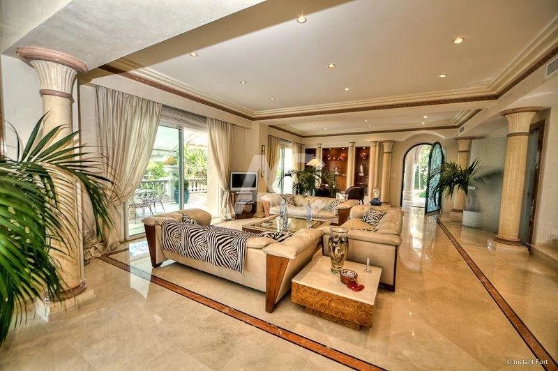 Luxueuse villa situé sur le versant ouest au Cap d'Antibes