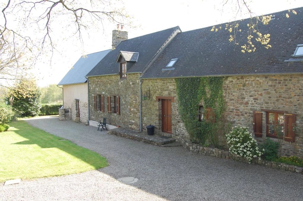 MANCHE - In the countryside, pretty cottage on 1.808 m2