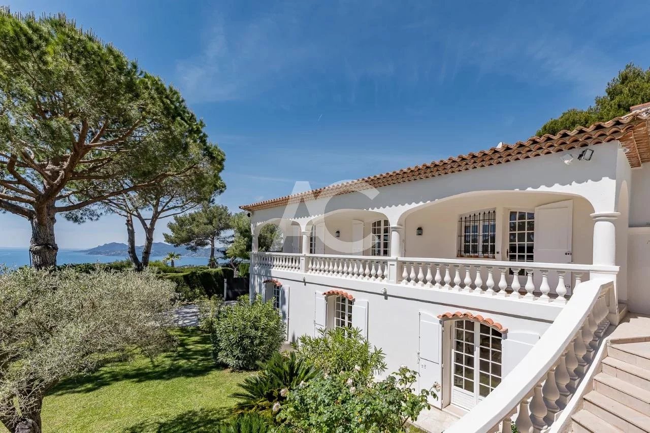 Villa with sea view on the heights of Cannes