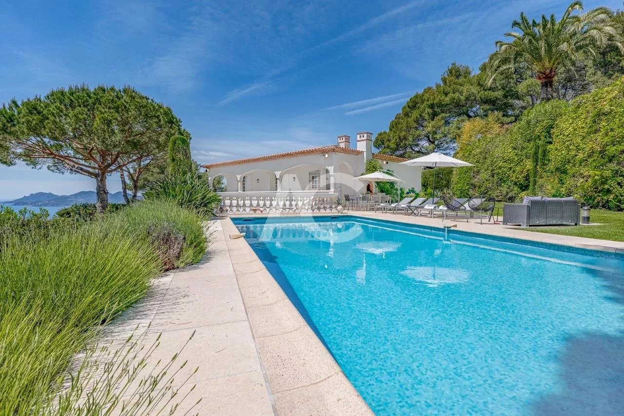 Villa avec vue mer sur les hauteurs de Cannes