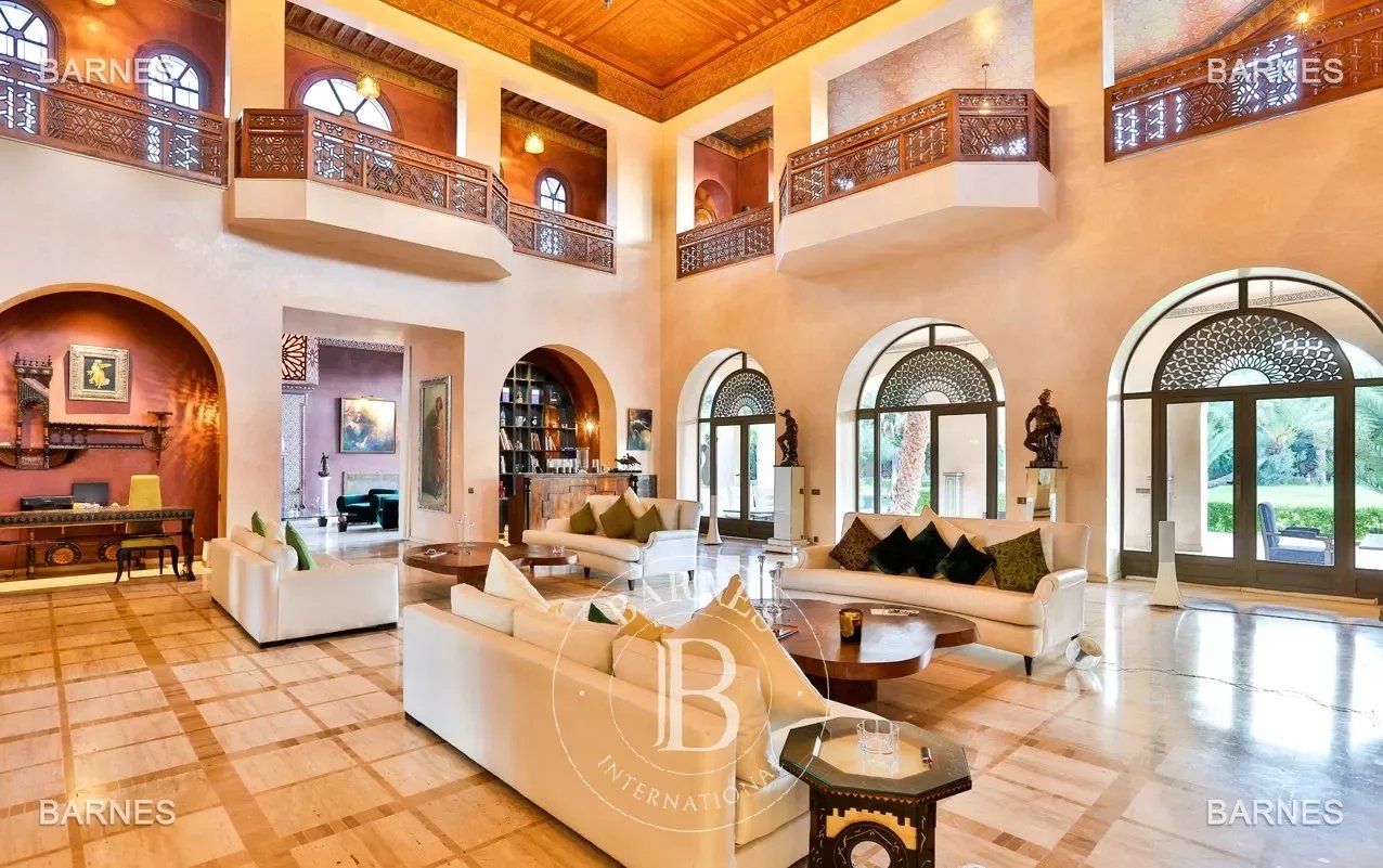 exceptional property in the palm grove Circuit , field 10.000 1500 m², a former lush park. 7m pus ceilings for receptions ,