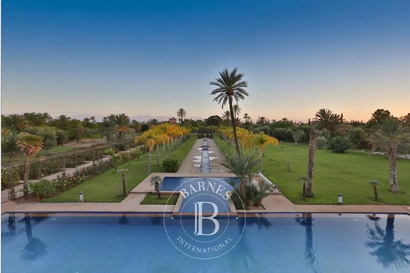 Very upscale property in Palm Grove Circuit.  grove , on a landscaped park of 2 hectares with 1.300m ², luxurious materials such as marble , small zellige - picture 15 title=
