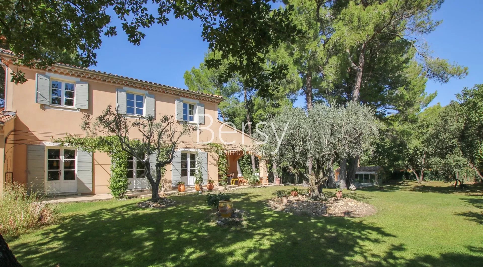 TOO LATE, IT'S SOLD! Opportunity - Provençal Bastide of high quality - magnificent wooded land