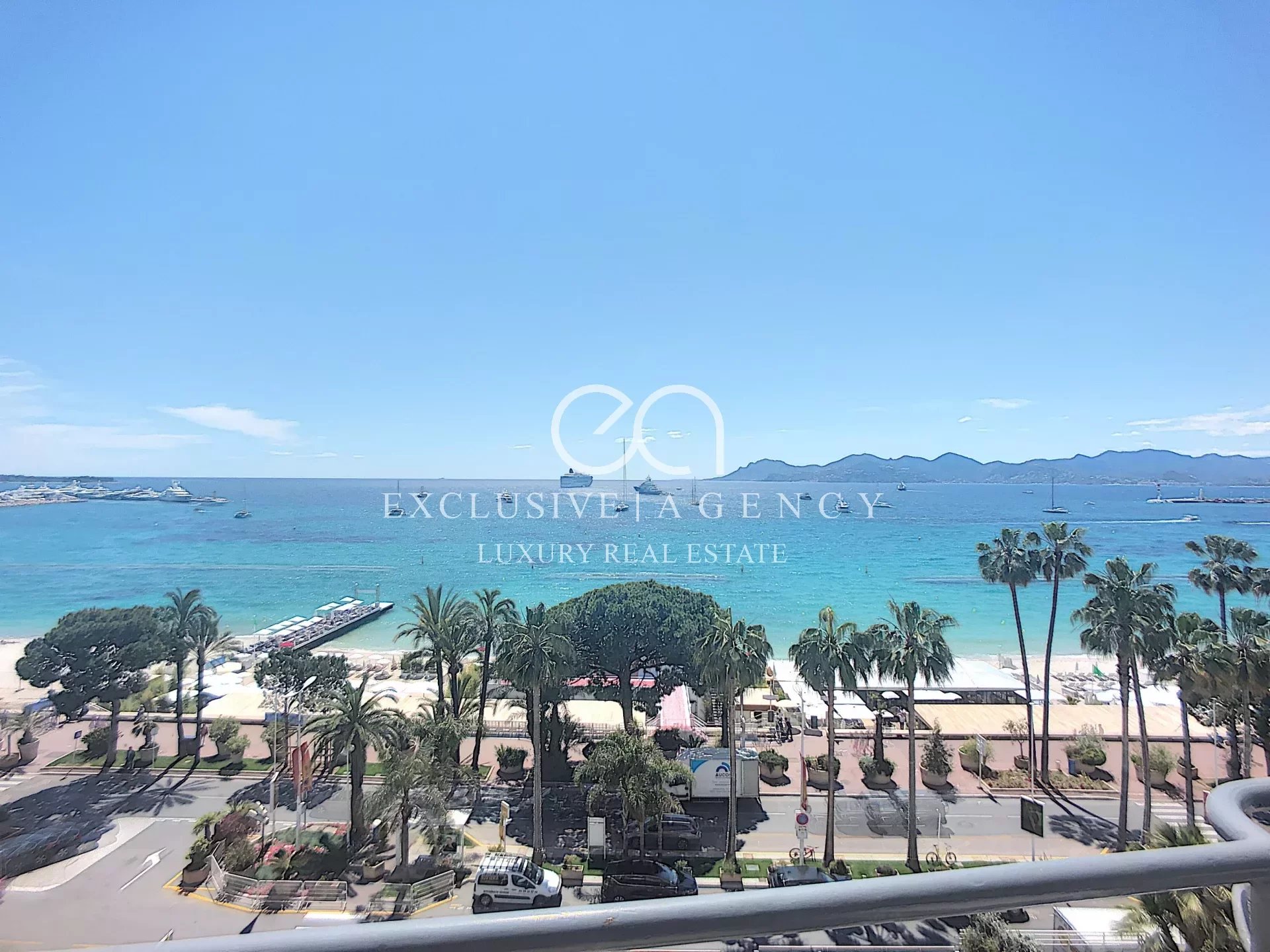 Rental Cannes Croisette 130sqm 3-bedroom apartment terrace sea view