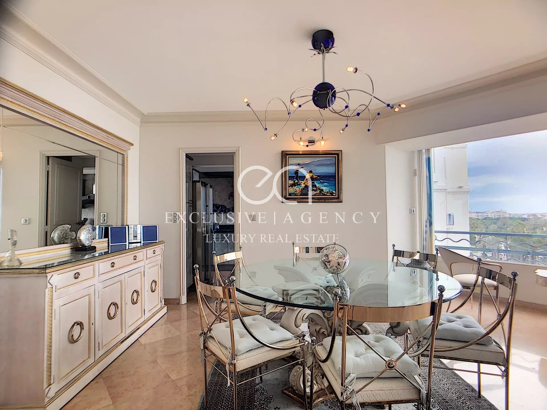 Short term rental Cannes Croisette 130sqm 3-bedroom apartment with terrace and sea view