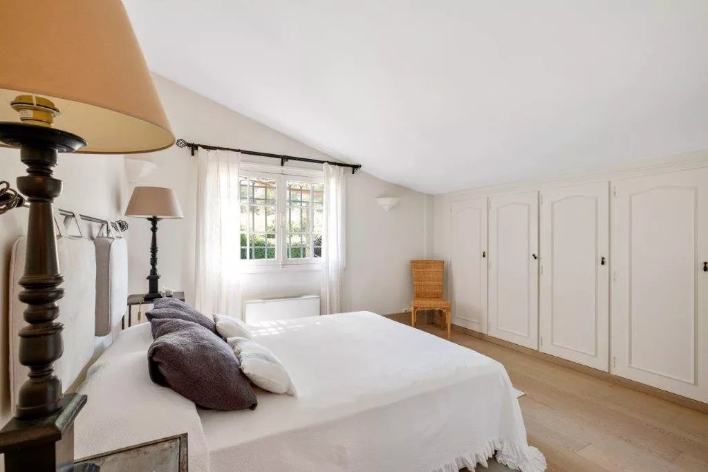 2804004-Belle villa provençale 5 chambres et jardin paysager