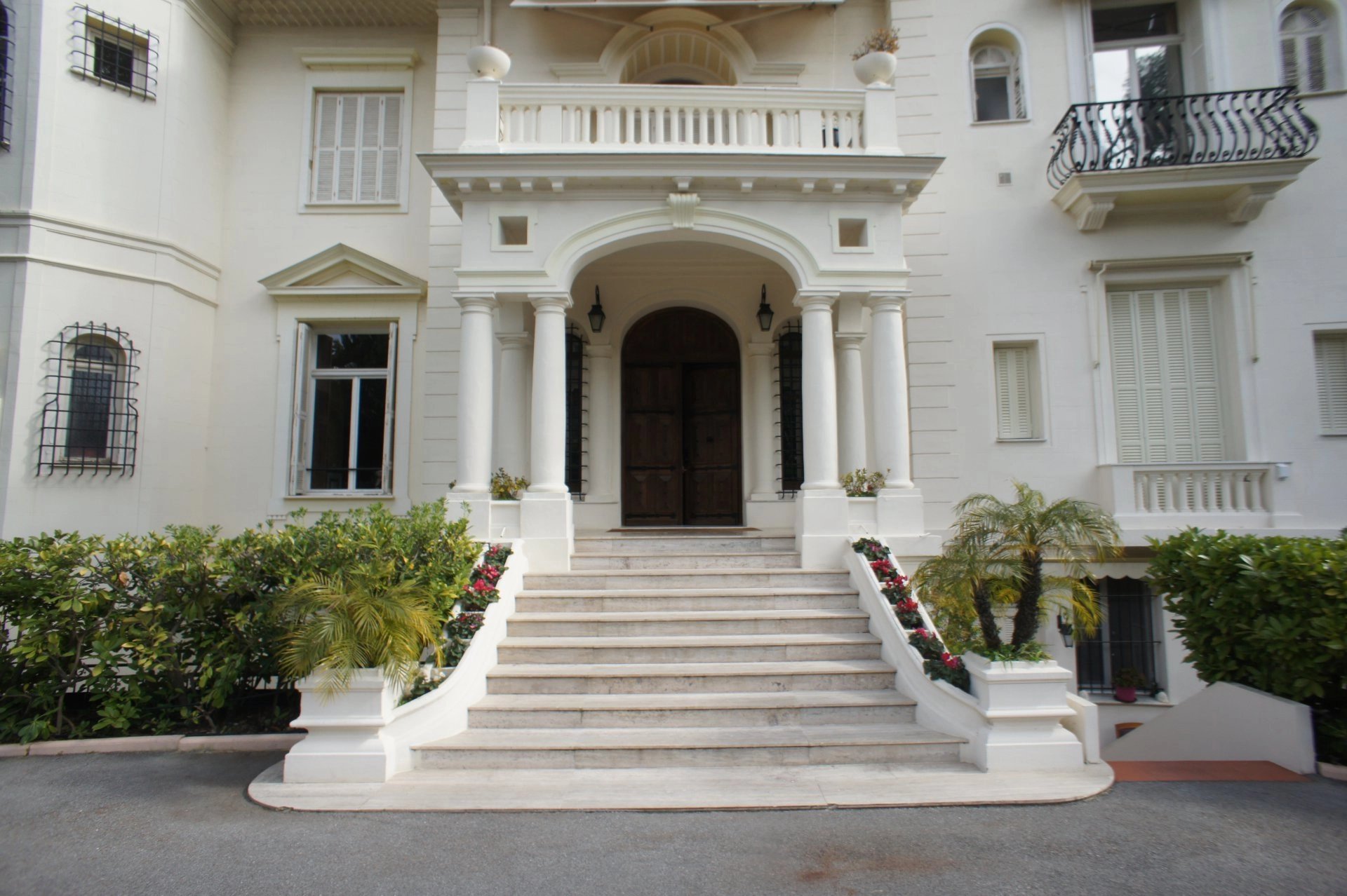 appartment in Belle Epoque villa