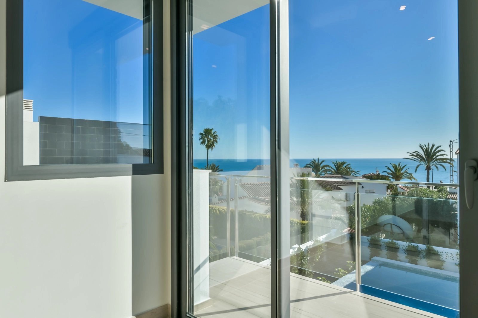 Aantrekkelijke moderne woning met prachtig uitzicht op zee