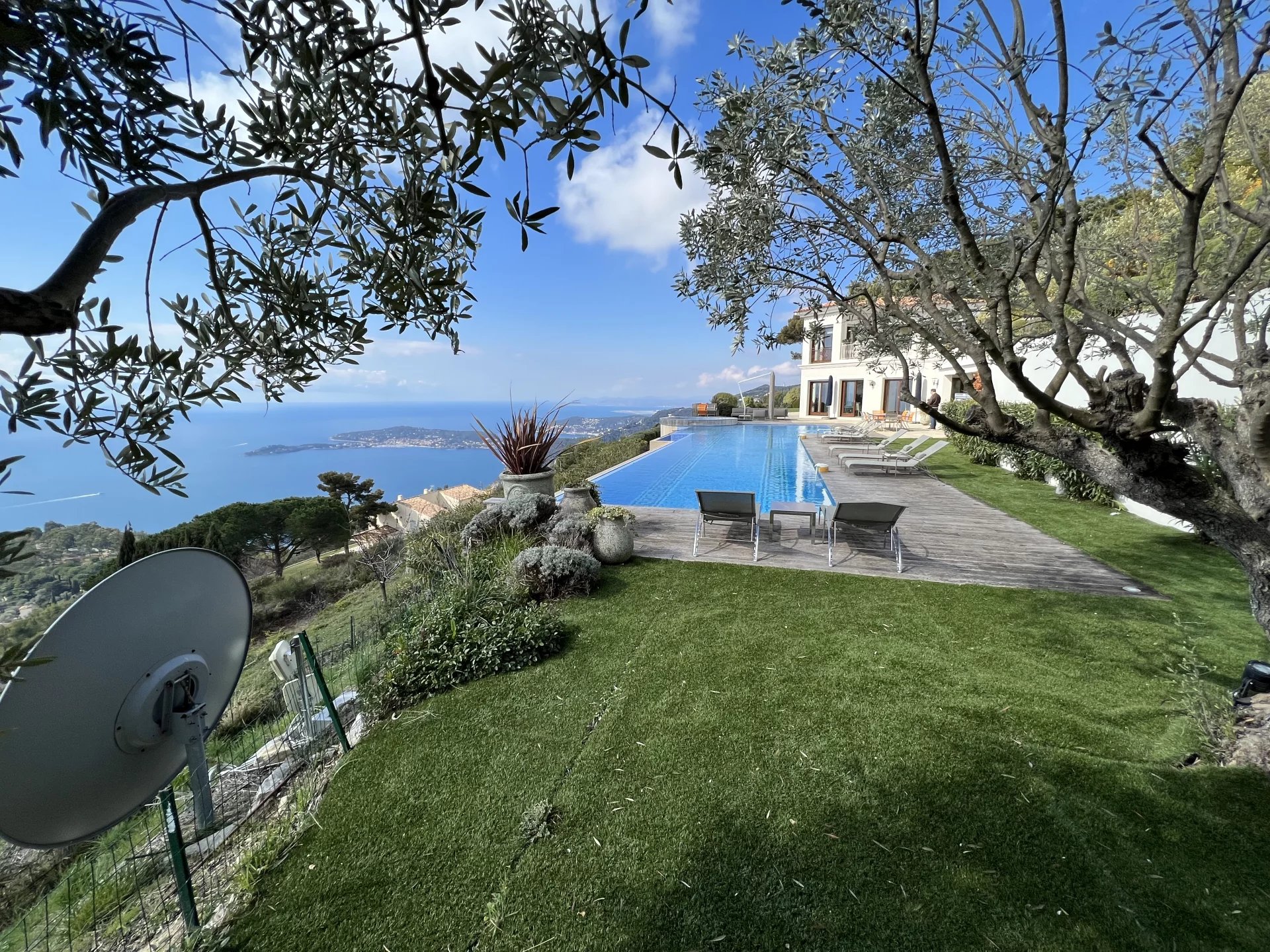 Gentleman property overlooking the sea and Cap Ferrat
